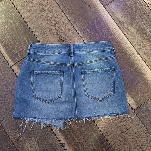 mini skirt - Picture 2 of 2